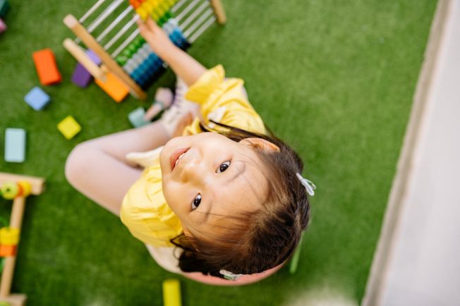 Wpływ prawidłowo dobranych zabawek na rozwój dziecka w wieku przedszkolnym i wczesnoszkolnym